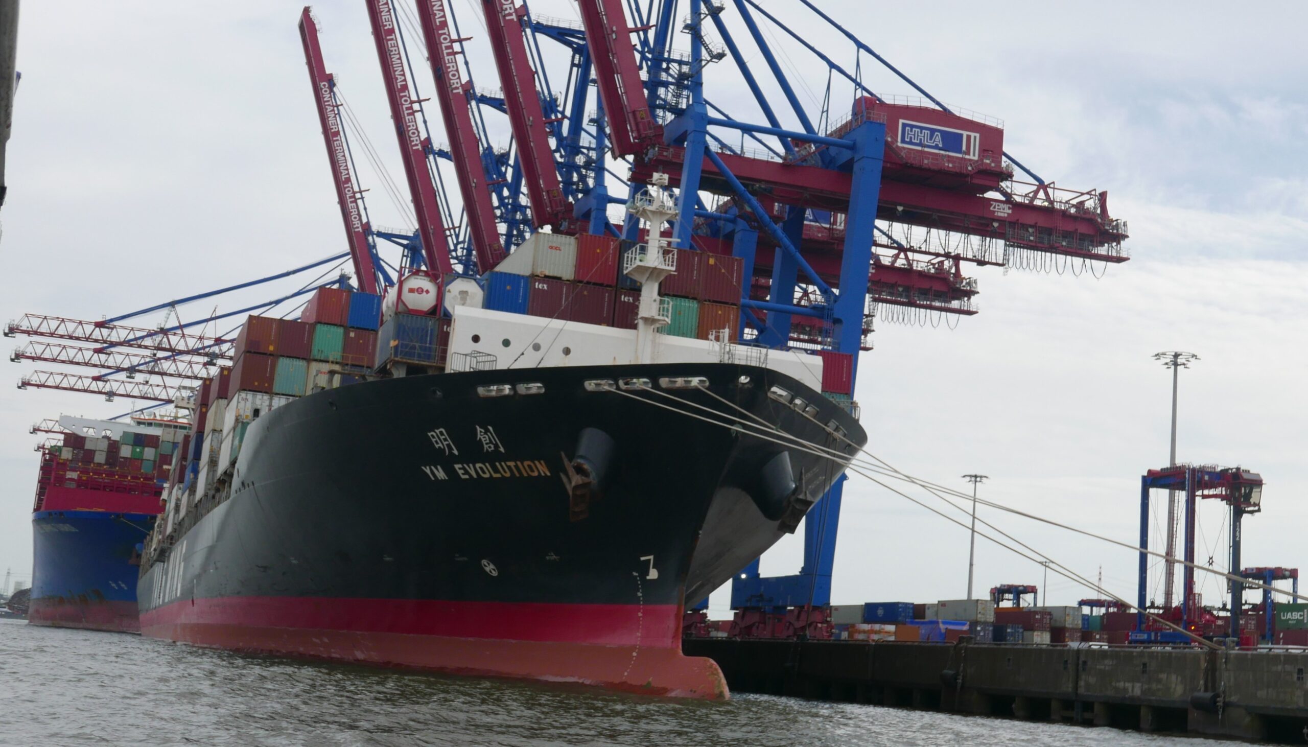 Sea freight after last year: capacity is growing, prices are holding