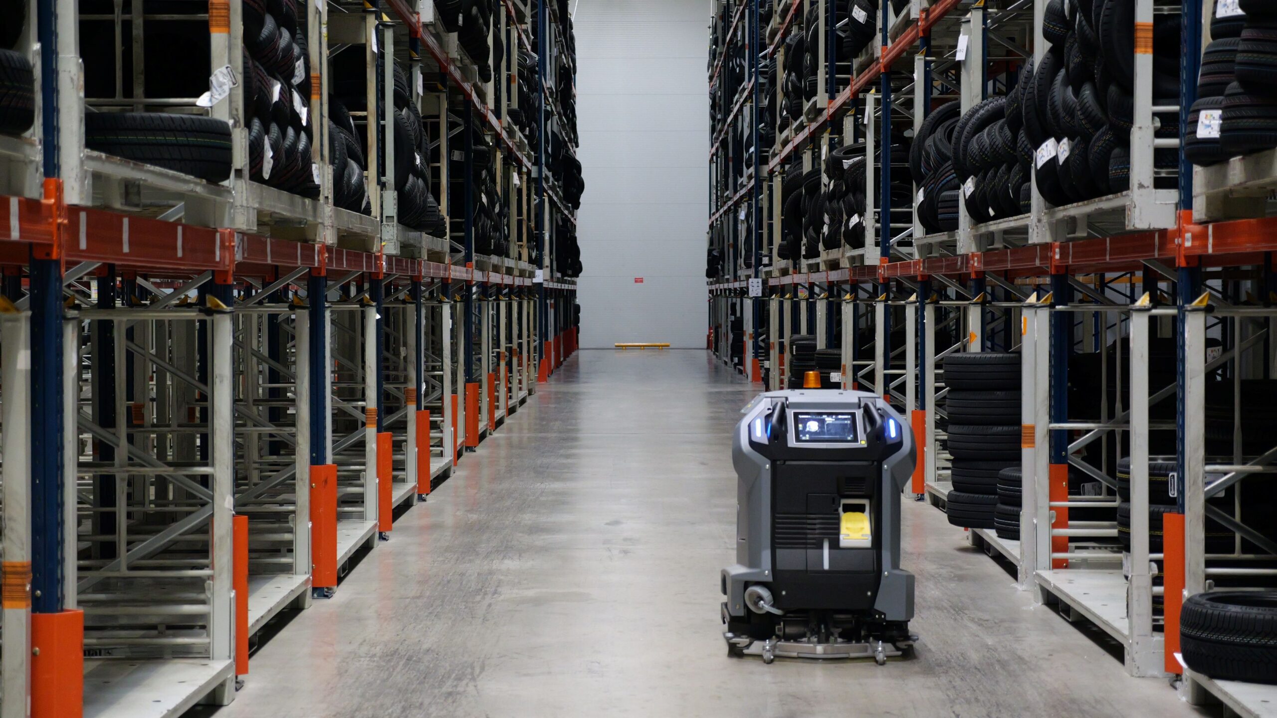 PST CLC Mitsui-Soko automates cleaning in Nehvizdy. Deployed a Kärcher robotic washing machine